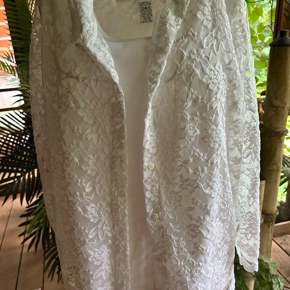 Chic White Lace 2 - piece set - topper long sleeve blouse with sleeveless tank